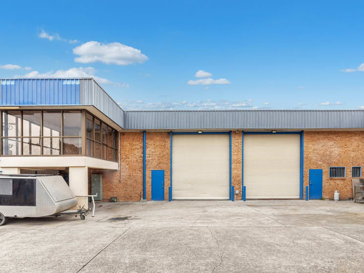 Click to view all images 1 & 2/8 Vangeli Street Arndell Park NSW 2148 - Image 2