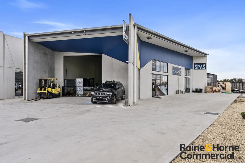 Click to view all images Unit 7/122 Cambridge Park Drive Cambridge TAS 7170 - Image 3