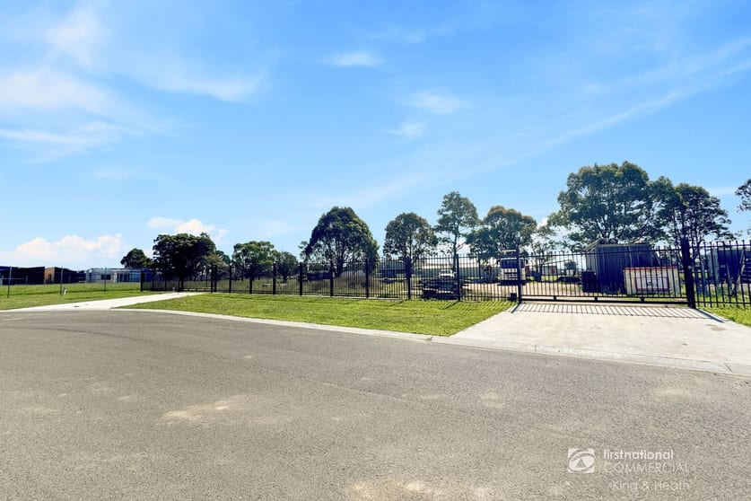 Click to view all images 9 Jackson Crescent Bairnsdale VIC 3875 - Image 2
