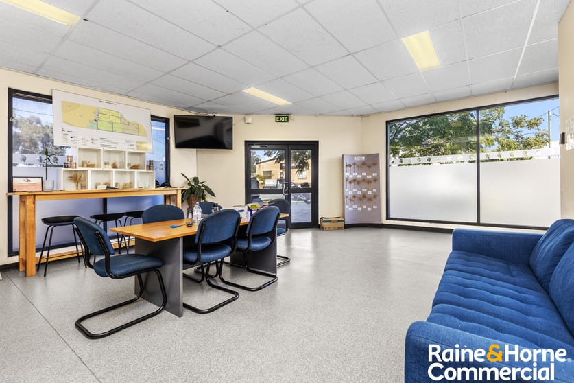 Click to view all images 11 Cheshire Street Wagga Wagga NSW 2650 - Image 2
