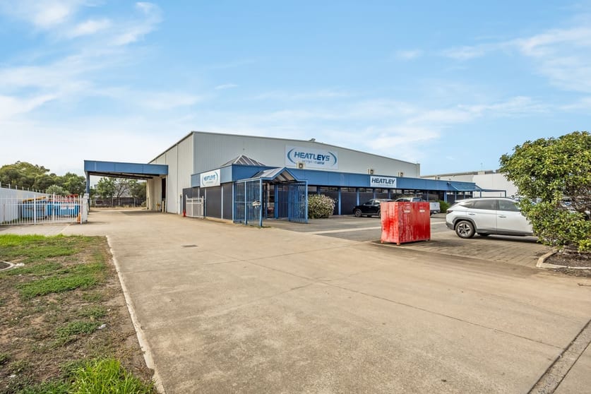 Click to view all images 8 Lafitte Road Wingfield SA 5013 - Image 2