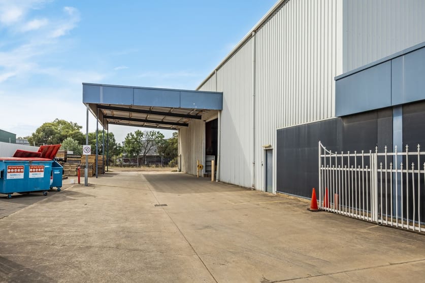 Click to view all images 8 Lafitte Road Wingfield SA 5013 - Image 3