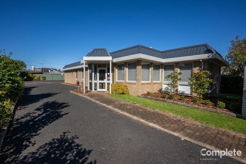 Click to view all images 43 HELEN STREET Mount Gambier SA 5290 - Image 1