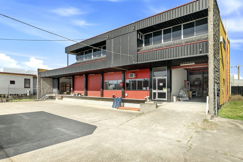 Click to view all images 26-36 Portwood Street Redcliffe QLD 4020 - Image 3