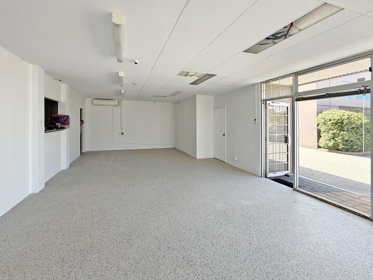 Click to view all images Malaga WA 6090 - Image 2