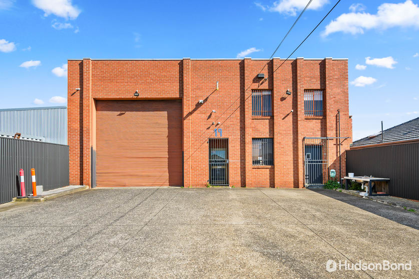 Click to view all images 19 Irene Avenue Coburg North VIC 3058 - Image 3
