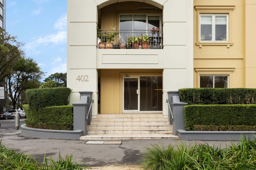 Click to view all images Ground Whole Floor/402 St Kilda Road Melbourne VIC 3004 - Image 1