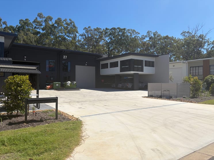 Click to view all images Unit 2/27 Lenco Crescent Landsborough QLD 4550 - Image 1