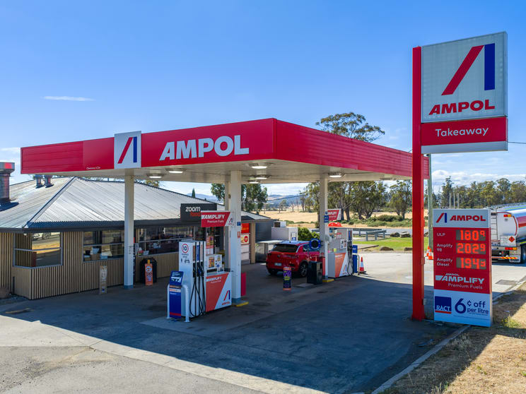 Click to view all images 13490 Midland Highway Epping Forest TAS 7211 - Image 3