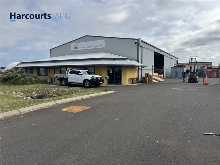 Click to view all images 43 Halifax Drive Davenport WA 6230 - Image 1