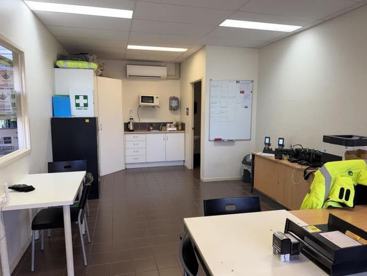 Click to view all images 2/14 Buttonwood Place Willawong QLD 4110 - Image 3