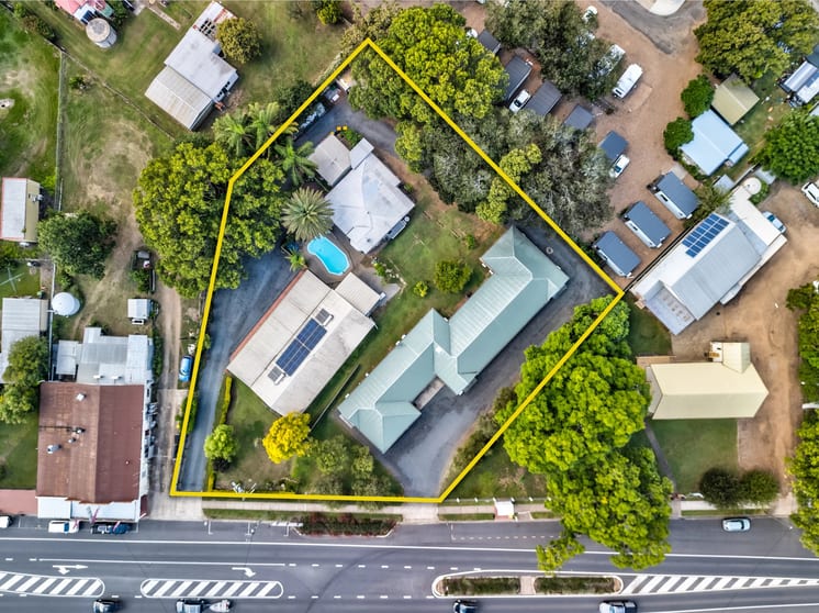 Click to view all images 91-93 Ipswich Street Esk QLD 4312 - Image 2