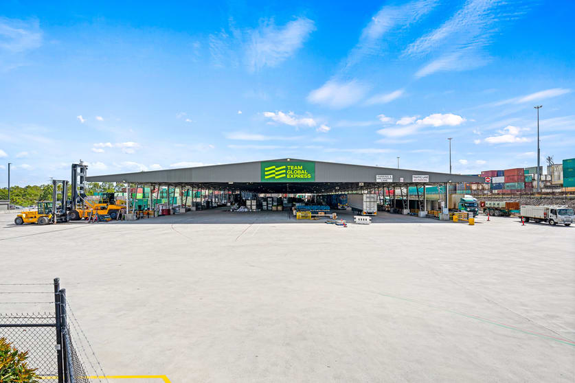 Click to view all images 75 Curzon Street Tennyson QLD 4105 - Image 3