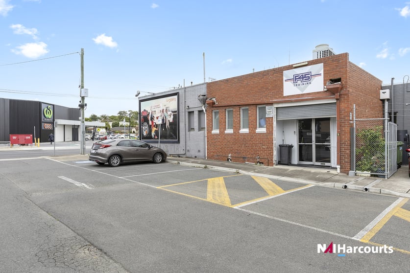 Click to view all images 270 Shannon Avenue Geelong West VIC 3218 - Image 3