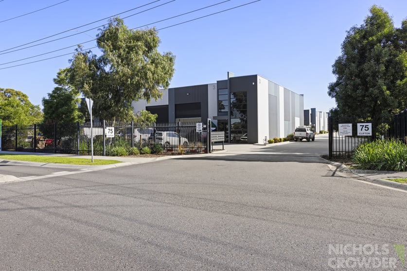 Click to view all images 10/75 Clifton Grove Carrum Downs VIC 3201 - Image 3