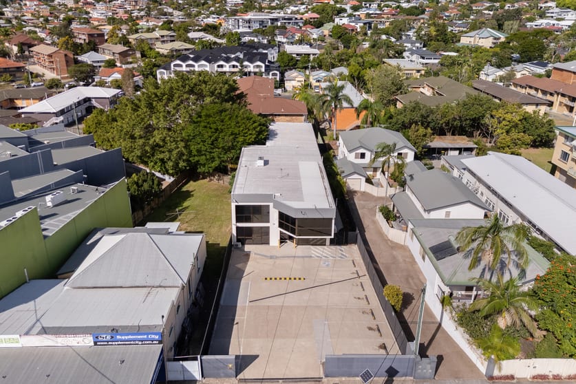 Click to view all images 125 Kirkland Avenue Coorparoo QLD 4151 - Image 2