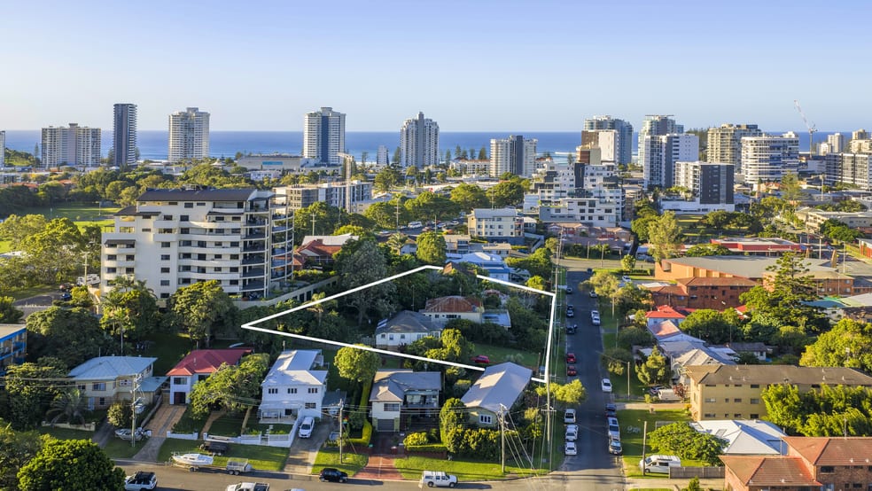 Click to view all images 7-13 Pearl Street Tweed Heads NSW 2485 - Image 2