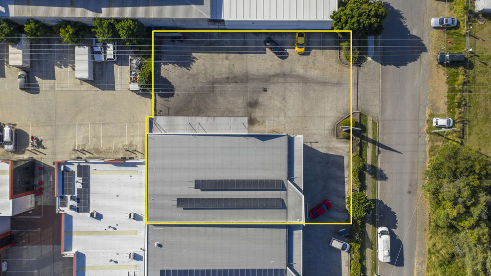 Click to view all images 1/220 Beverley Street Morningside QLD 4170 - Image 2