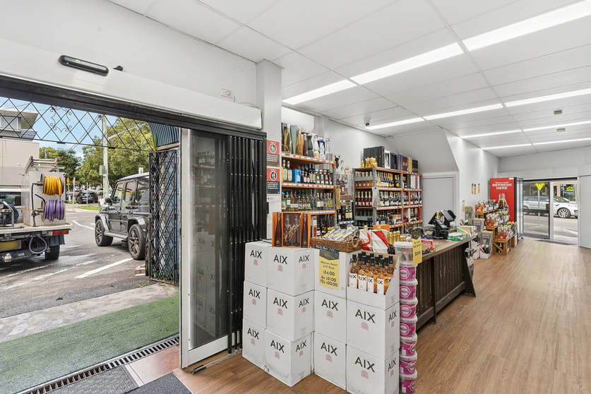 Click to view all images 18 Newcastle Street Rose Bay NSW 2029 - Image 2