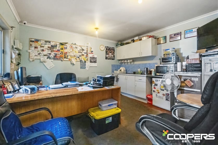 Click to view all images Factory 1/21 Melton Valley Drive Melton VIC 3337 - Image 3