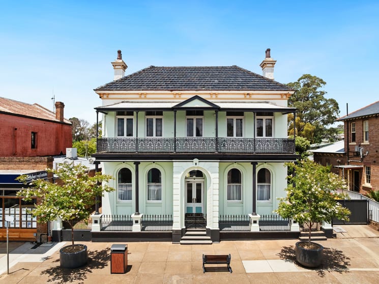 Click to view all images 46 Bank Street Molong NSW 2866 - Image 1
