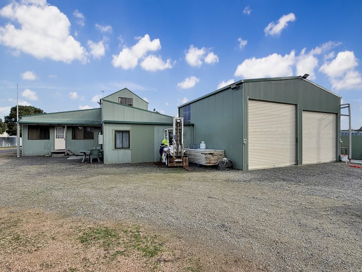 Click to view all images 116 Tully Street St Helens TAS 7216 - Image 2