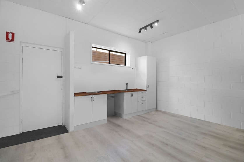 Click to view all images 4/44 Hardinge Street Deniliquin NSW 2710 - Image 3