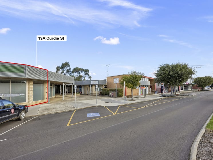 Click to view all images 19A Curdie Street Cobden VIC 3266 - Image 3