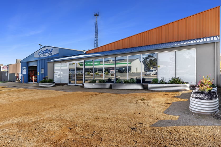 Click to view all images 12 Hughes Street Berri SA 5343 - Image 3