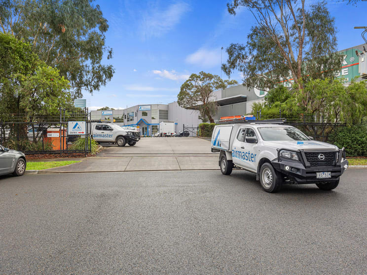 Click to view all images 2/52 Rocco Drive Scoresby VIC 3179 - Image 3