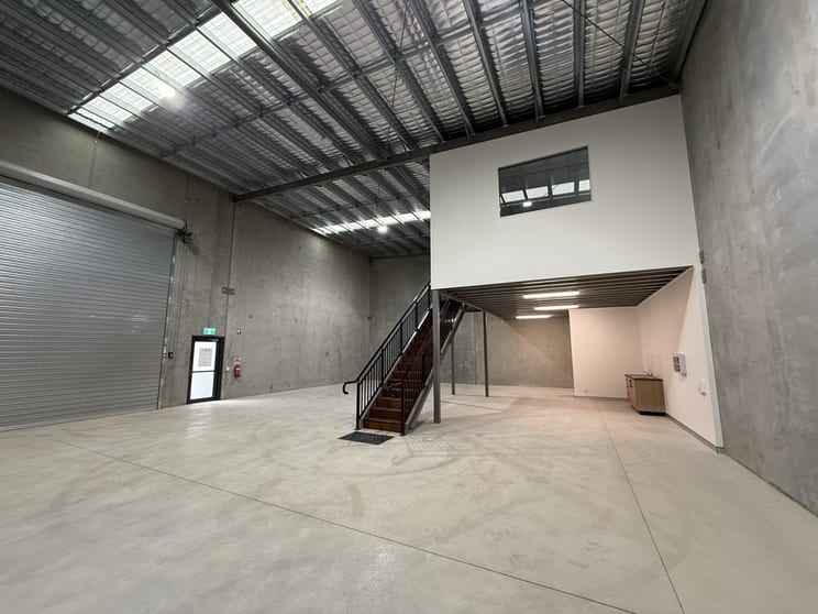 Click to view all images 4/109 Hub Crescent Heathwood QLD 4110 - Image 3