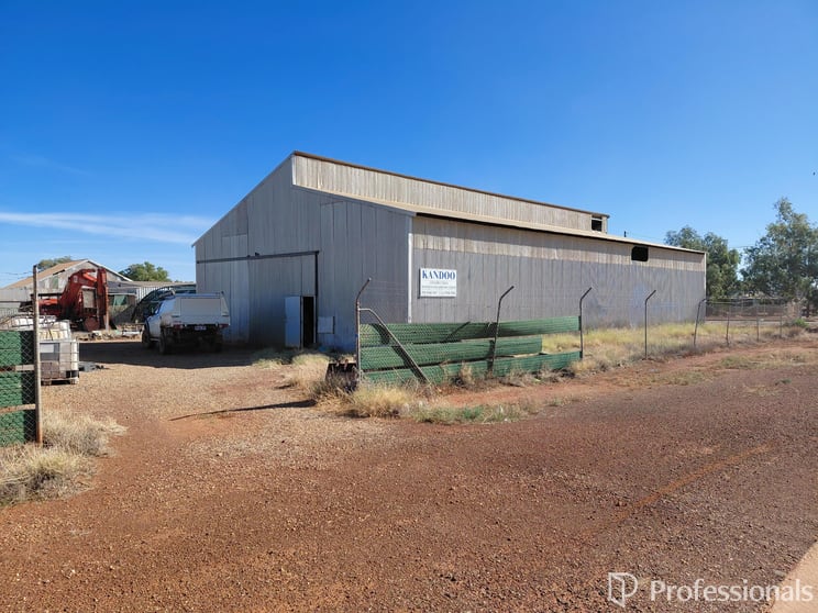 Click to view all images 31 Railway Street Meekatharra WA 6642 - Image 3