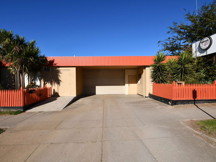 Click to view all images 49 Main Street Bairnsdale VIC 3875 - Image 2