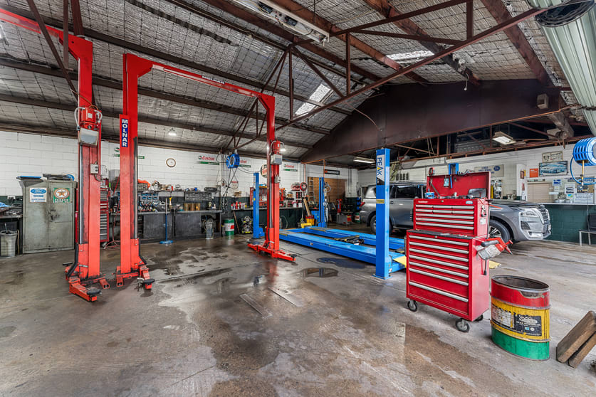 Click to view all images 9 & 11 Penprase Lane Miranda NSW 2228 - Image 3