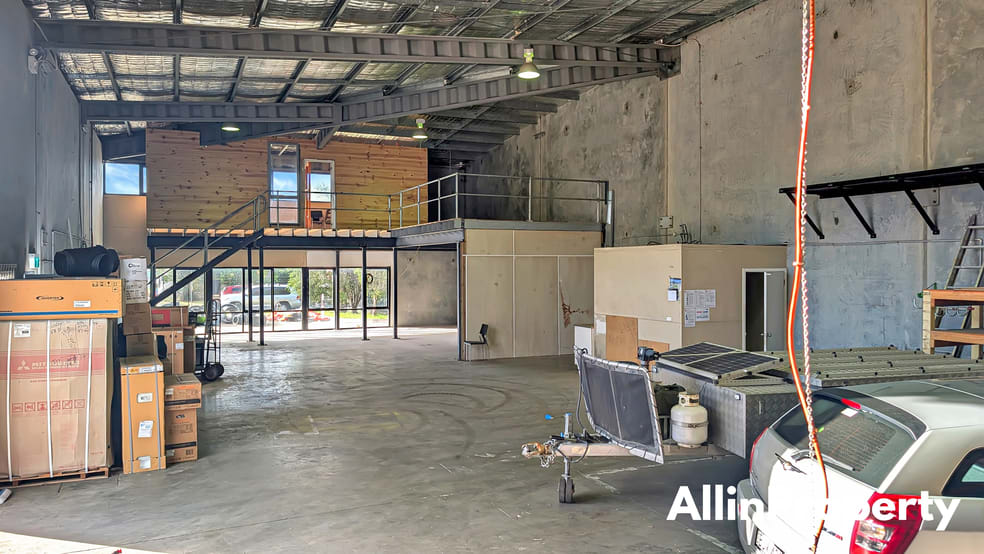 Click to view all images 1/8 Flood Avenue Sussex Inlet NSW 2540 - Image 2