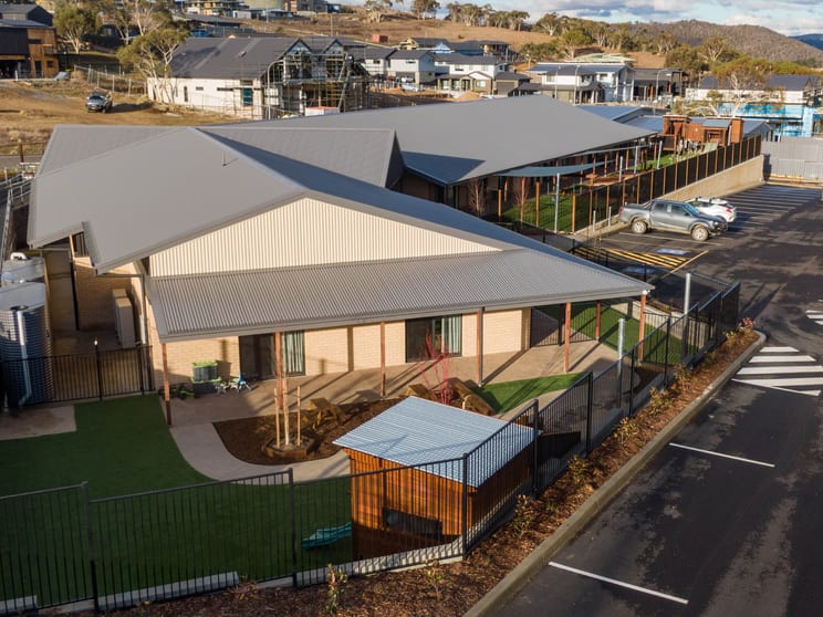 Click to view all images 32 Jillamatong Street Jindabyne NSW 2627 - Image 3