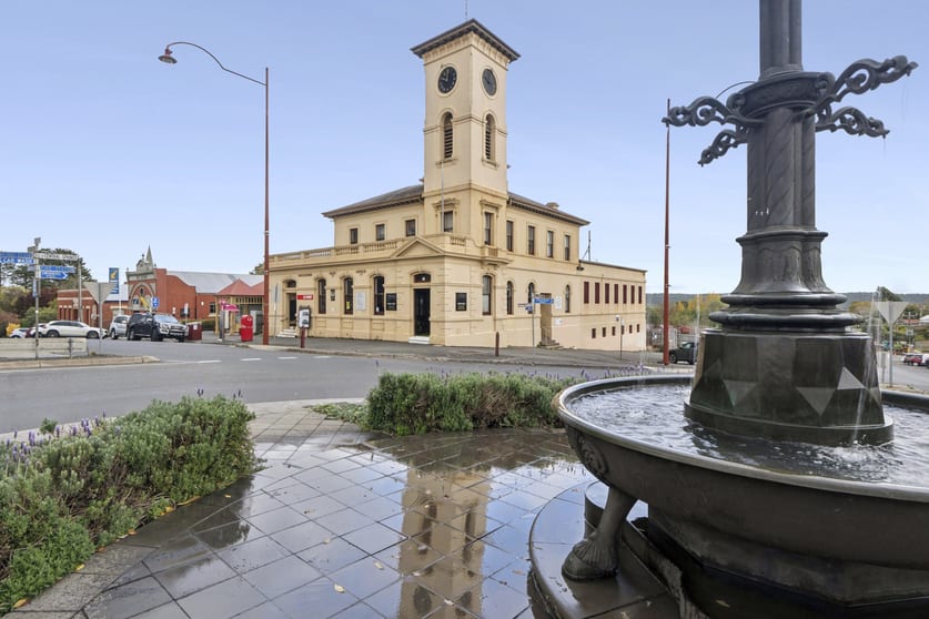 Click to view all images 86 Vincent Street Daylesford VIC 3460 - Image 2