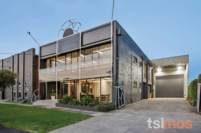Click to view all images 77 Taunton Drive Cheltenham VIC 3192 - Image 2