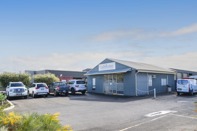Click to view all images 15 Neville Street Busselton WA 6280 - Image 2