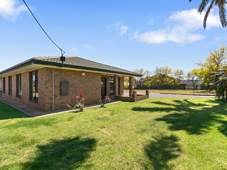 Click to view all images 99-101 Dyson Road Christies Beach SA 5165 - Image 2