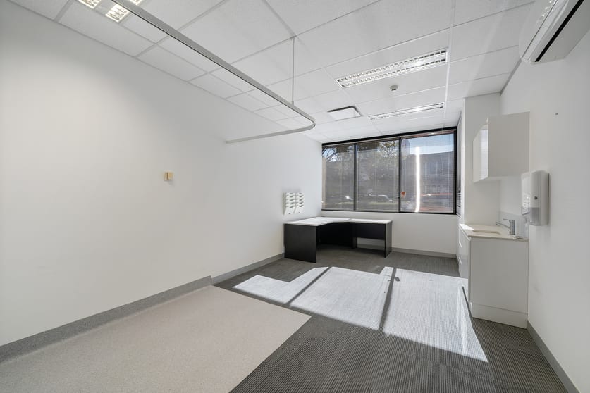 12/12 Napier Close Deakin ACT 2600 - Image 3