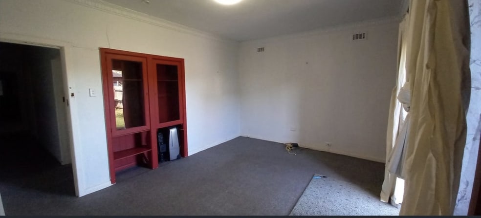 Click to view all images 93 Glengala Road Sunshine West VIC 3020 - Image 3