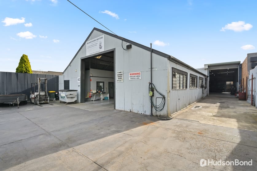 Click to view all images 42 Fraser Street Airport West VIC 3042 - Image 2