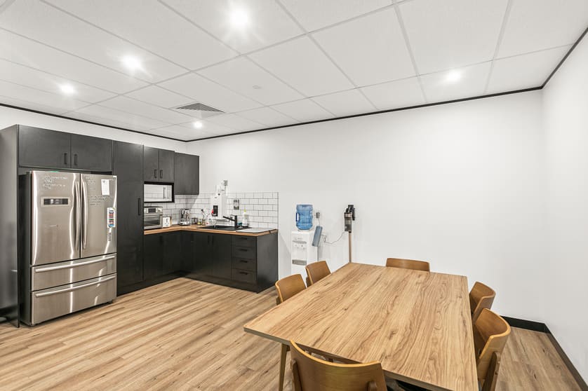 Click to view all images 2/10 Doyle Avenue Unanderra NSW 2526 - Image 2