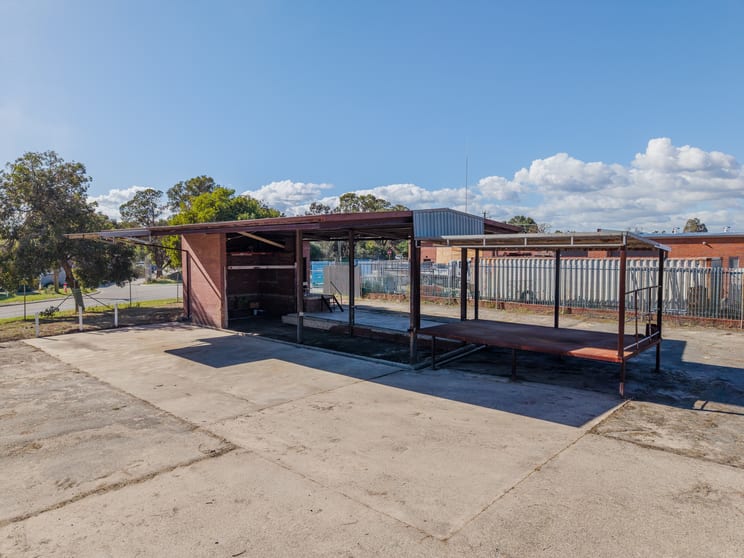 Click to view all images 30 Leslie Road Middle Swan WA 6056 - Image 2