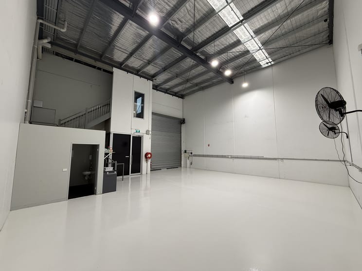Click to view all images 6-177 Salmon St Port Melbourne VIC 3207 - Image 2