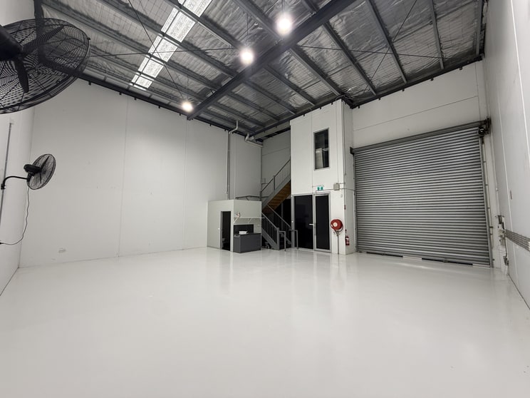 Click to view all images 6-177 Salmon St Port Melbourne VIC 3207 - Image 3