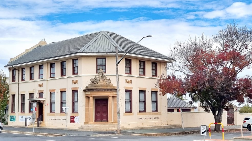 Click to view all images 25 Lynch Street Young NSW 2594 - Image 1