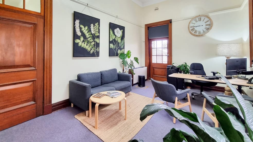 Click to view all images 25 Lynch Street Young NSW 2594 - Image 3