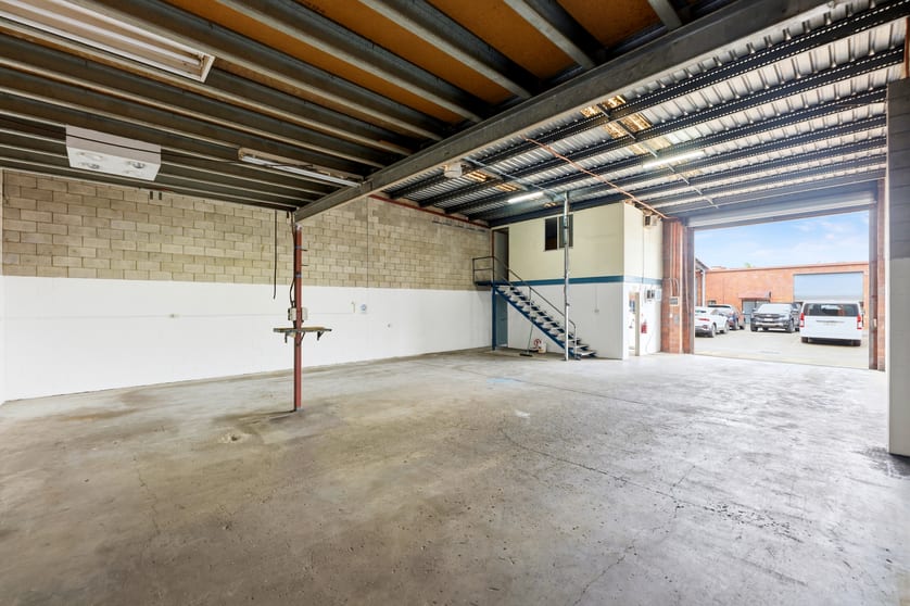 2/7 Hutchinson Street Burleigh Heads QLD 4220 - Image 3